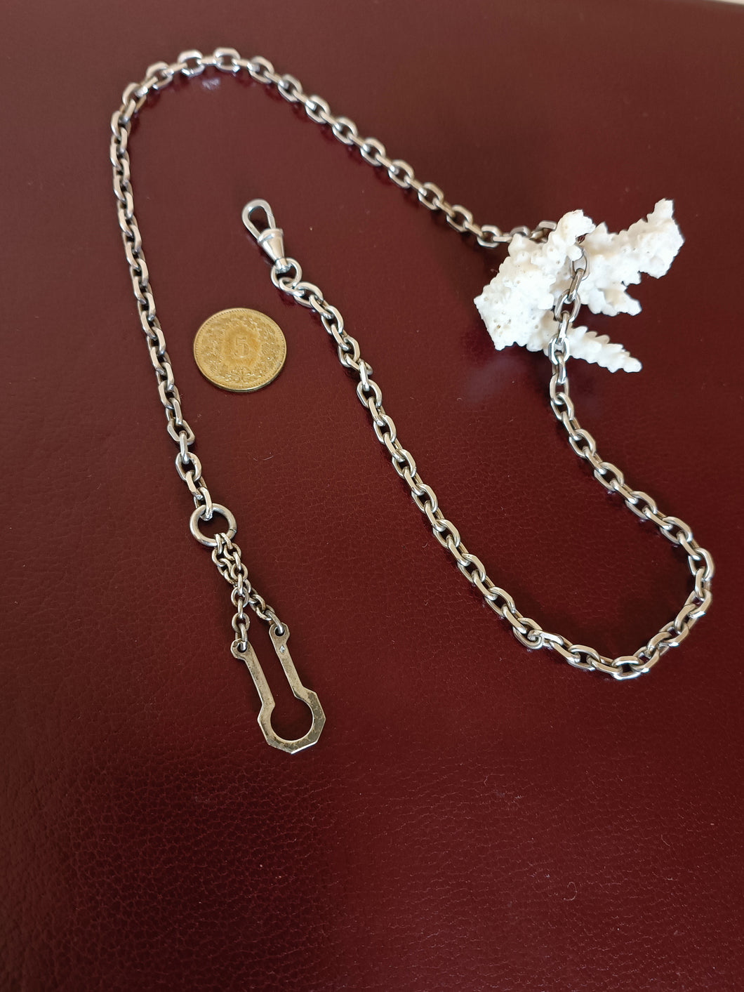 Chaîne en argent massif pour montre de poche.