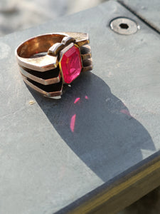 Bague tank 1930 argent doré et rubis synthétique