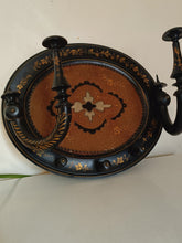 Charger l&#39;image dans la galerie, Porte chapeaux d&#39;époque Napoléon III laqué noir et dorure . Centre avec broderie probablement d&#39;origine.
