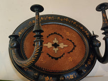 Charger l&#39;image dans la galerie, Porte chapeaux d&#39;époque Napoléon III laqué noir et dorure . Centre avec broderie probablement d&#39;origine.
