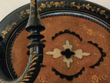 Charger l&#39;image dans la galerie, Porte chapeaux d&#39;époque Napoléon III laqué noir et dorure . Centre avec broderie probablement d&#39;origine.
