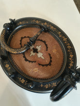 Charger l&#39;image dans la galerie, Porte chapeaux d&#39;époque Napoléon III laqué noir et dorure . Centre avec broderie probablement d&#39;origine.
