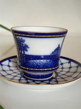 Charger l&#39;image dans la galerie, Tasse à thé et sous coupe, porcelaine fine lomonosov Impérial Russe peinte à main fabriqué à St Petersbourg
