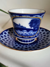 Charger l&#39;image dans la galerie, Lomonosov Impérial tasse et sous coupe en porcelaine fine peinte à la main .
