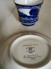 Charger l&#39;image dans la galerie, Lomonosov Impérial tasse et sous coupe en porcelaine fine peinte à la main .
