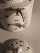 Charger l&#39;image dans la galerie, Rare théière vieux Nyon 18ème en porcelaine peinte à la main
