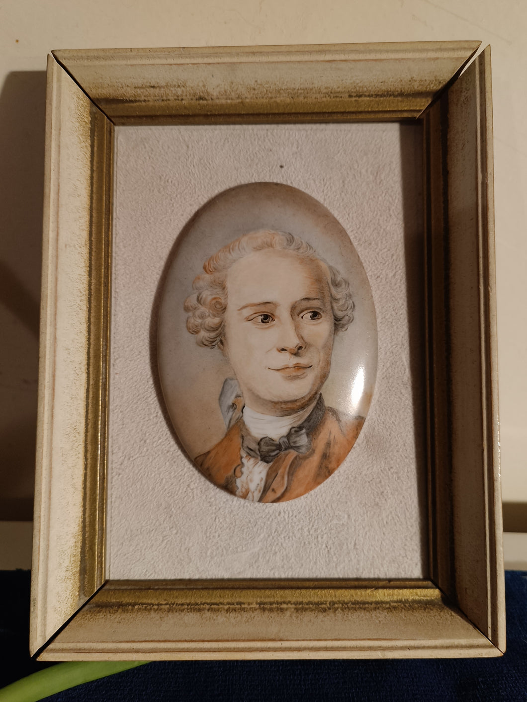 Jean d'Alembert portrait médaillon, peinture sur porcelaine.