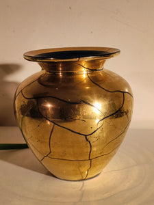 St prex vase doré à l'or fin et craquelé.