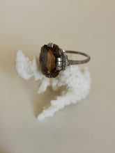 Charger l&#39;image dans la galerie, Bague art déco argent et quartz fumé taillé. Dégâts sur les angles de la pierre .
