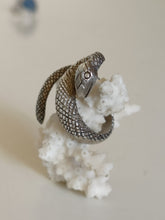Charger l&#39;image dans la galerie, Bague serpent en argent, travail artisanal fait main
