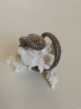 Charger l&#39;image dans la galerie, Bague serpent en argent, travail artisanal fait main
