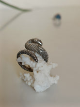 Charger l&#39;image dans la galerie, Bague serpent en argent, travail artisanal fait main
