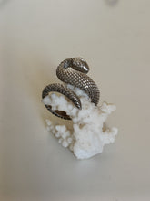 Charger l&#39;image dans la galerie, Bague serpent en argent, travail artisanal fait main
