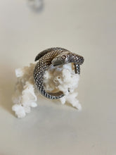 Charger l&#39;image dans la galerie, Bague serpent en argent, travail artisanal fait main

