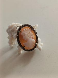Camé monté sur argent en pendentif, qualité moyenne.