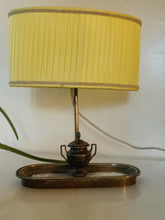 Charger l&#39;image dans la galerie, Ravissante lampe de bureau style &quot;bouillotte&quot;, abat-jour et feux réglable
