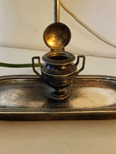 Charger l&#39;image dans la galerie, Ravissante lampe de bureau style &quot;bouillotte&quot;, abat-jour et feux réglable
