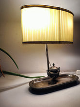 Charger l&#39;image dans la galerie, Ravissante lampe de bureau style &quot;bouillotte&quot;, abat-jour et feux réglable
