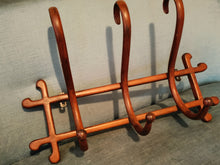 Charger l&#39;image dans la galerie, Thonet Autriche , porte manteaux en bois cintré d&#39;époque Art nouveau 1920

