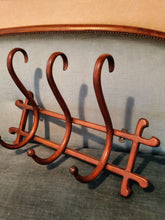 Charger l&#39;image dans la galerie, Thonet Autriche , porte manteaux en bois cintré d&#39;époque Art nouveau 1920
