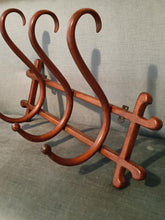 Charger l&#39;image dans la galerie, Thonet Autriche , porte manteaux en bois cintré d&#39;époque Art nouveau 1920
