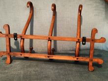 Charger l&#39;image dans la galerie, Thonet Autriche , porte manteaux en bois cintré d&#39;époque Art nouveau 1920
