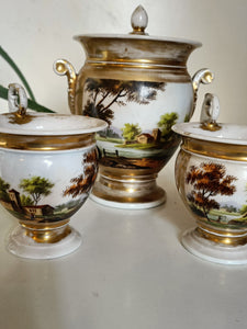 Vieux Paris d'époque Restauration, ensemble de 3 pièces, sucrier et paire de tasse à café en porcelaine peinte à la main
