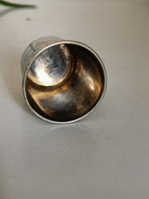 Charger l&#39;image dans la galerie, Intéressant gobelet russe en argent doré et niellé et décors monuments historiques. Quelque dégâts sur le fond . Vers 1850
