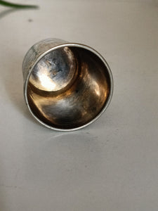 Intéressant gobelet russe en argent doré et niellé et décors monuments historiques. Quelque dégâts sur le fond . Vers 1850