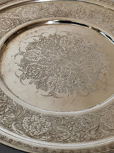 Charger l&#39;image dans la galerie, Assiette en argent 900 finement ciselée, Iran XXème
