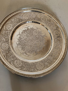 Assiette en argent 900 finement ciselée, Iran XXème