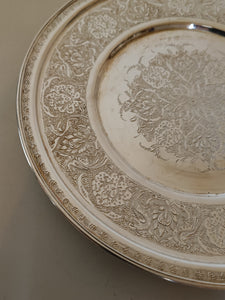 Assiette en argent 900 finement ciselée, Iran XXème