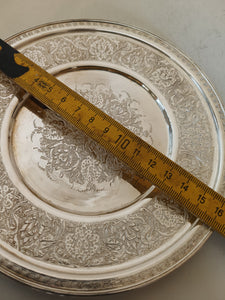 Assiette en argent 900 finement ciselée, Iran XXème