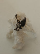 Charger l&#39;image dans la galerie, Pendentif petit aigle en argent
