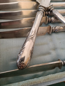 Jezler roseau Série de 12 coûteaux à dessert manches et lames en argent massif . Orfèvre Blondin fin XIX ème début XXÈME,modèle Schilf