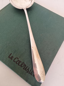 Rare grande louche en argent massif , travail Genevois XIXE orfèvre Ramu