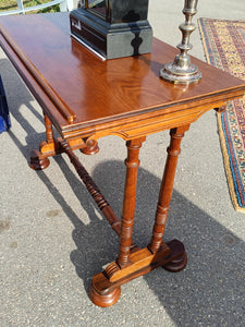 Ravissante table de lecture Anglaise XIXE Victorien, dite table d'architecte. Fait aussi une magnifique console (surtout) . En acajou massif parfait état .
