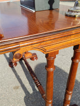 Charger l&#39;image dans la galerie, Ravissante table de lecture Anglaise XIXE Victorien, dite table d&#39;architecte. Fait aussi une magnifique console (surtout) . En acajou massif parfait état .
