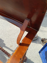 Charger l&#39;image dans la galerie, Ravissante table de lecture Anglaise XIXE Victorien, dite table d&#39;architecte. Fait aussi une magnifique console (surtout) . En acajou massif parfait état .

