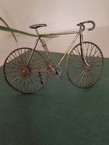 Petit vélo en argent massif et doré
