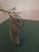 Charger l&#39;image dans la galerie, Petit vélo en argent massif et doré
