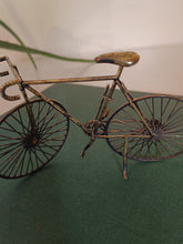 Charger l&#39;image dans la galerie, Petit vélo en argent massif et doré
