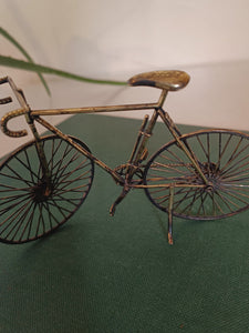 Petit vélo en argent massif et doré
