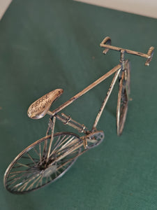 Petit vélo en argent massif et doré