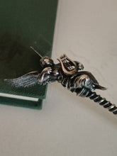 Charger l&#39;image dans la galerie, Rare cuillère en argent massif , ange à la lyre finement ciselée. Fin XIXè probablement Suisse
