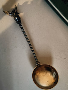 Rare cuillère en argent massif , ange à la lyre finement ciselée. Fin XIXè probablement Suisse