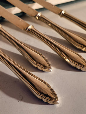 Christofle Baguette à Médaillon, 5 fourchettes à huîtres, Métal argenté Christofle Baguette à Médaillon, 5 fourchettes à huîtres, Métal argenté