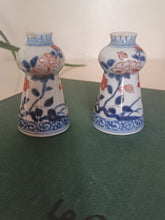 Charger l&#39;image dans la galerie, Paire de petit vase japonais Imari, début XXÈME
