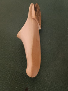 Chaussure babouche en os sculpté, travail probablement Japonais quel précision et pureté. Fin XIXÈME début XXÈME