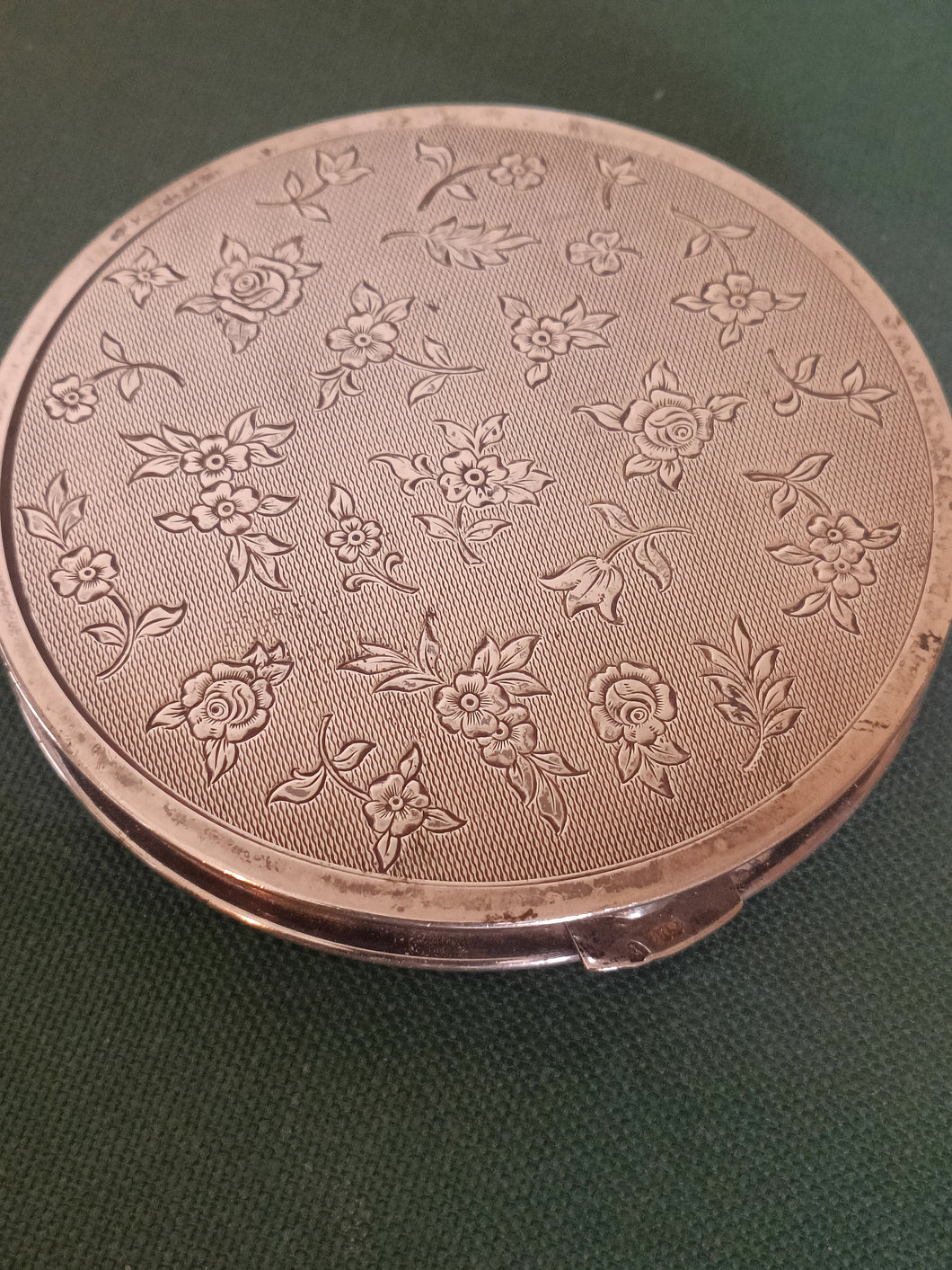 Boîte à poudrer miroir , en argent massif 0.800 . Début XXÈME probablement Suisse